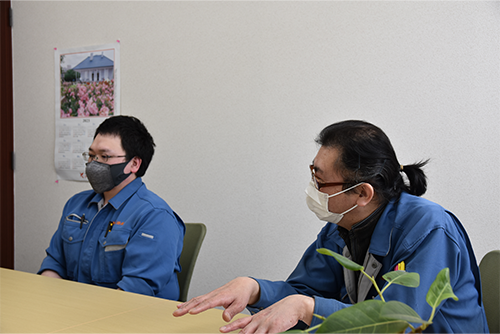 右：技術部 設計課 佐藤さま　左：技術部 設計課 村上さま