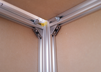 アルミフレームを中心としたミスミ商品が作品全体を支えている